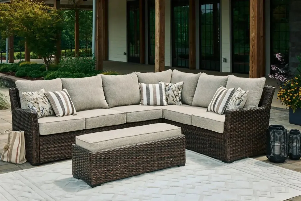 Brook Ranch Outdoor 3 Piece Sectional Set In Brown