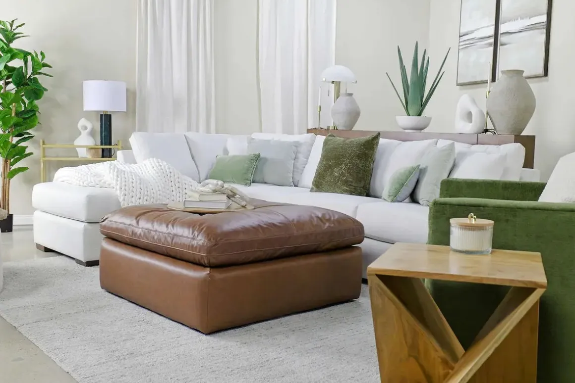Dennon Sofa Chaise Sectional In Pebble, Right Facing