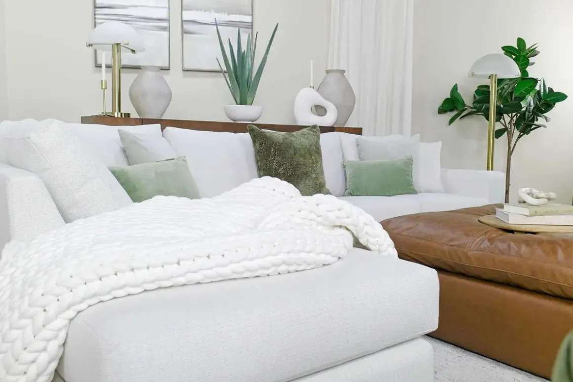 Dennon Sofa Chaise Sectional In Pebble, Right Facing