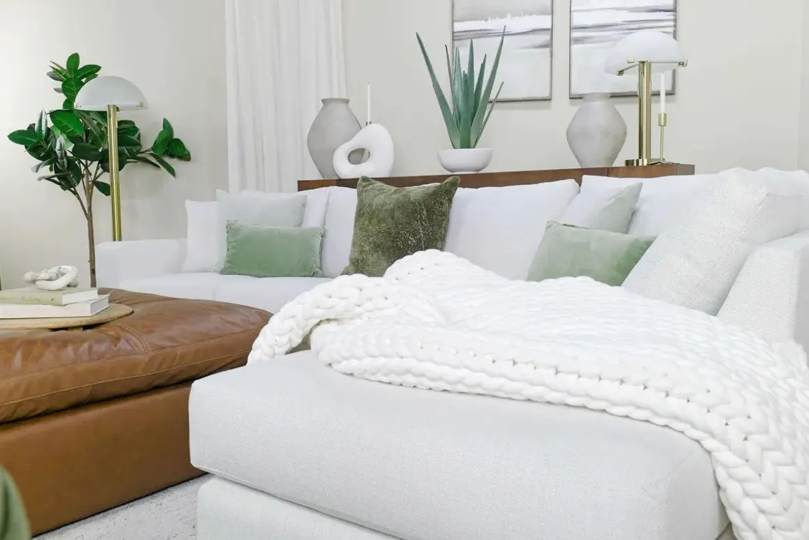 Dennon Sofa Chaise Sectional In Pebble, Right Facing