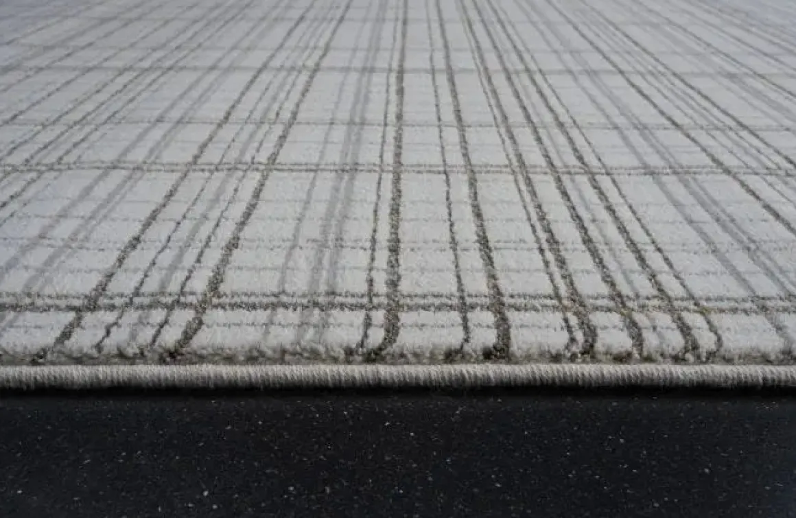 London Court Rug In Beige/Gray/Ivory, 5’ X 7’