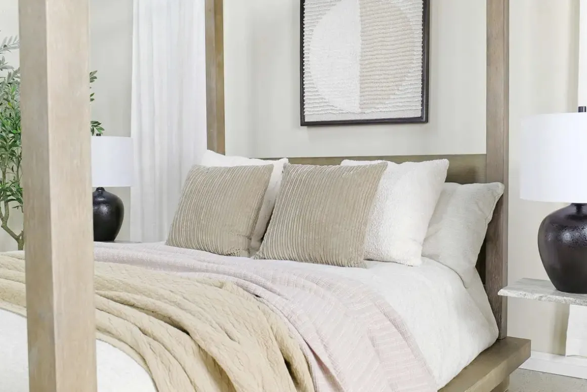 Melbourne Canopy Bed In Mineral, Queen
